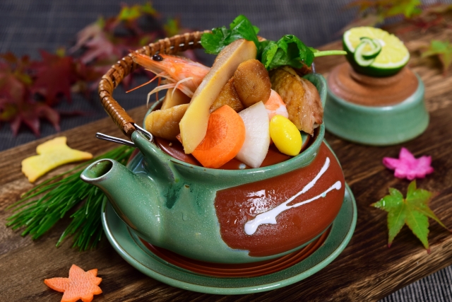 Matsutake Dobin Mushi, a traditional Japanese autumn dish served in a teapot